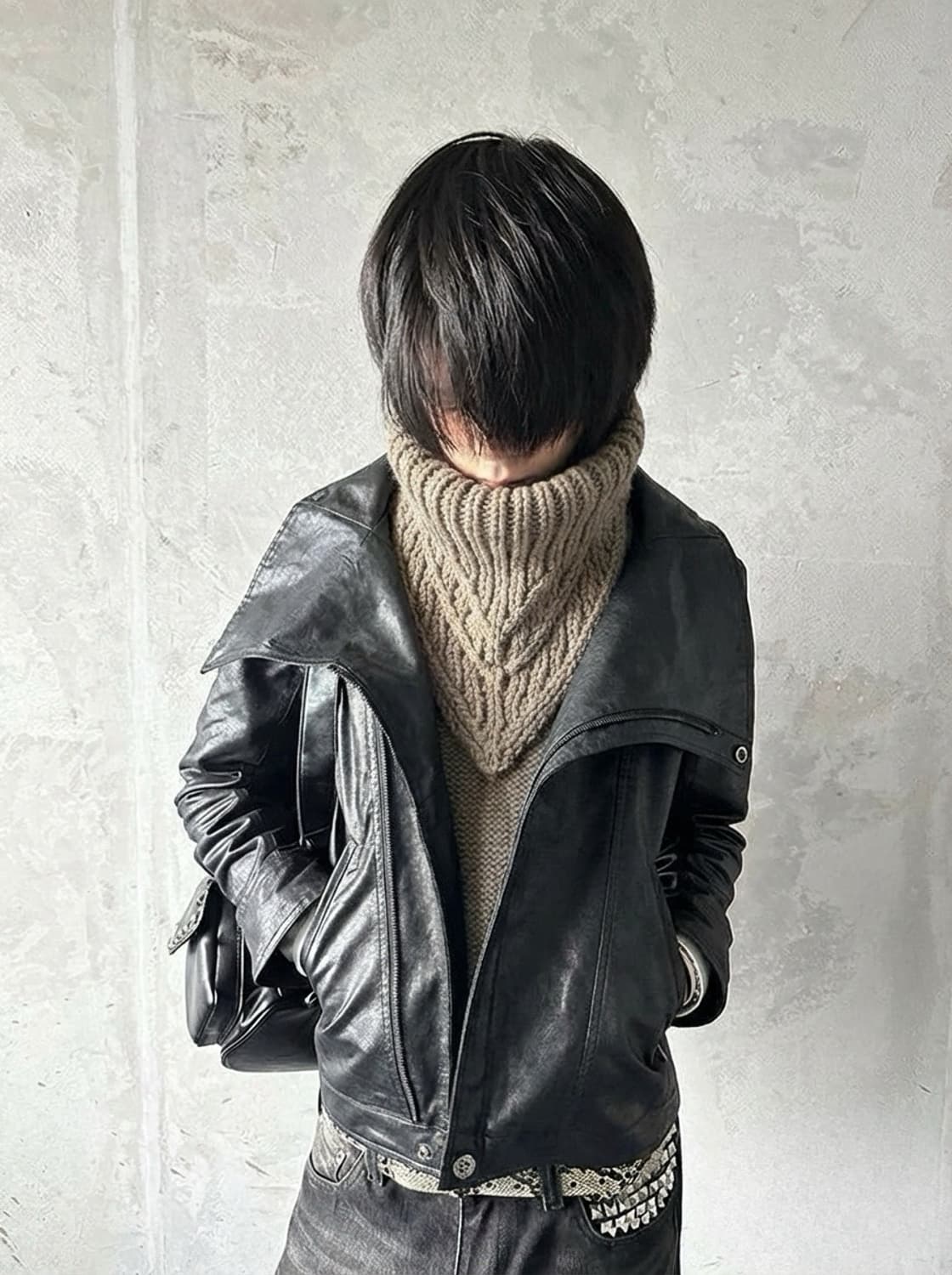 더솔로이스트 2017AW 울 반다나 넥워머 베이지컬러 상품이미지1