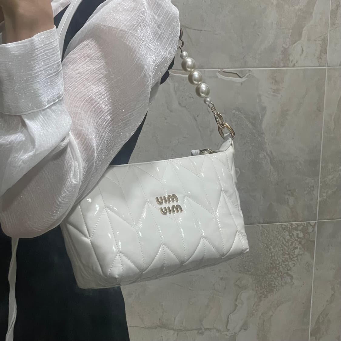 (착샷추가)미우미우 스피릿 마테라쎄 시레 미니백 화이트 가방 상품이미지9