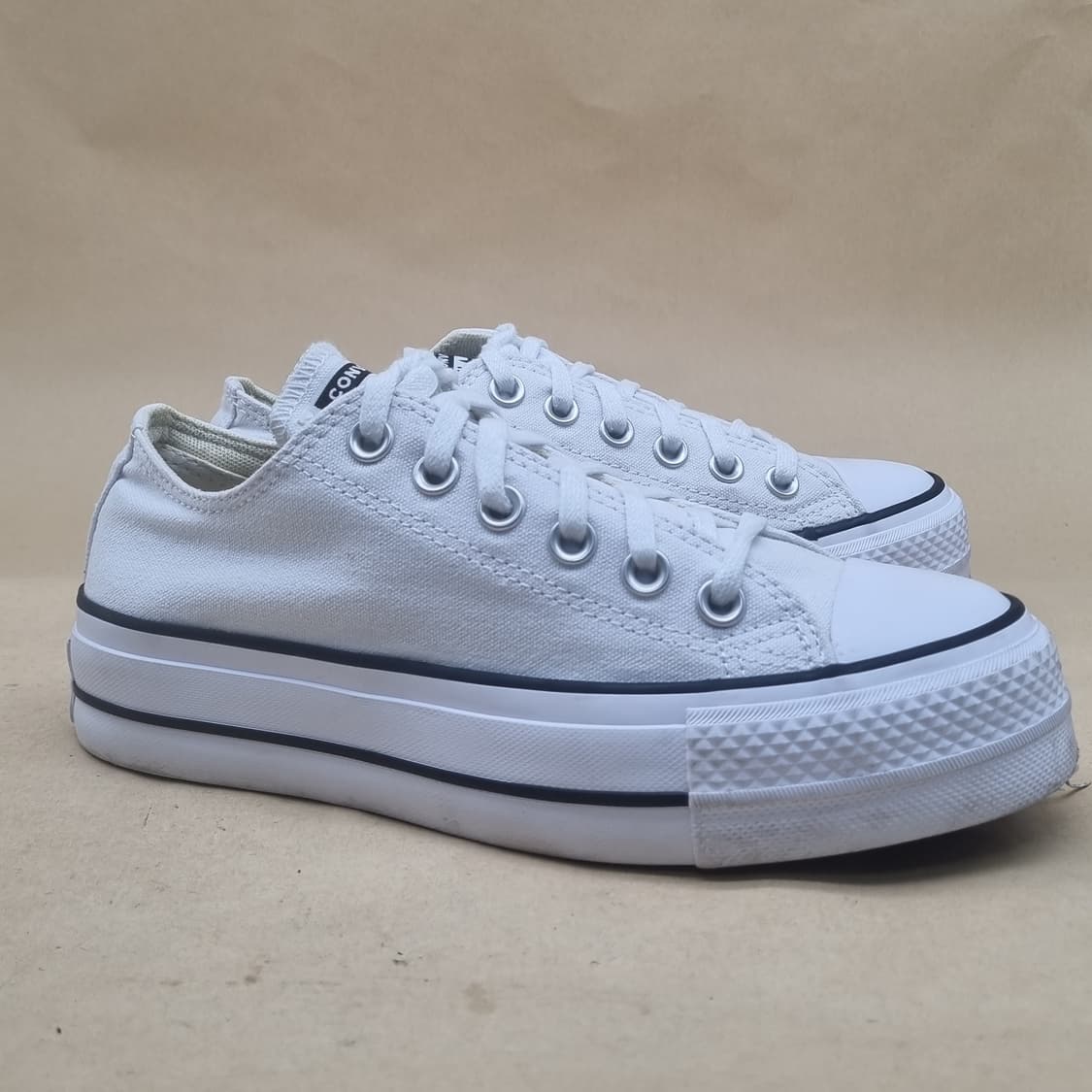 컨버스 척테일러 리프트 여성스니커즈230 상품이미지1