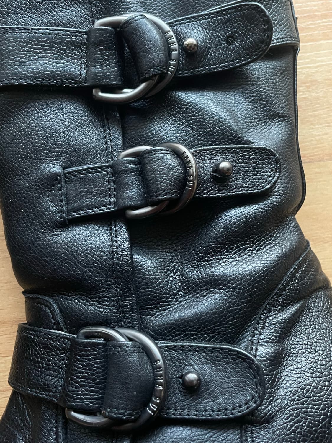 안나수이 나비 멀티버클 레더 부츠 상품이미지2