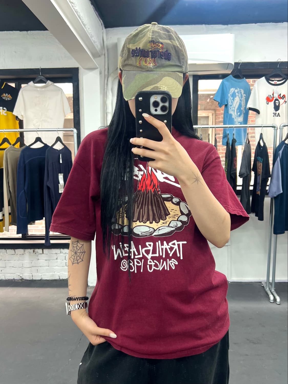 스투시 00s Trail Blazin 버건디 티셔츠 상품이미지1