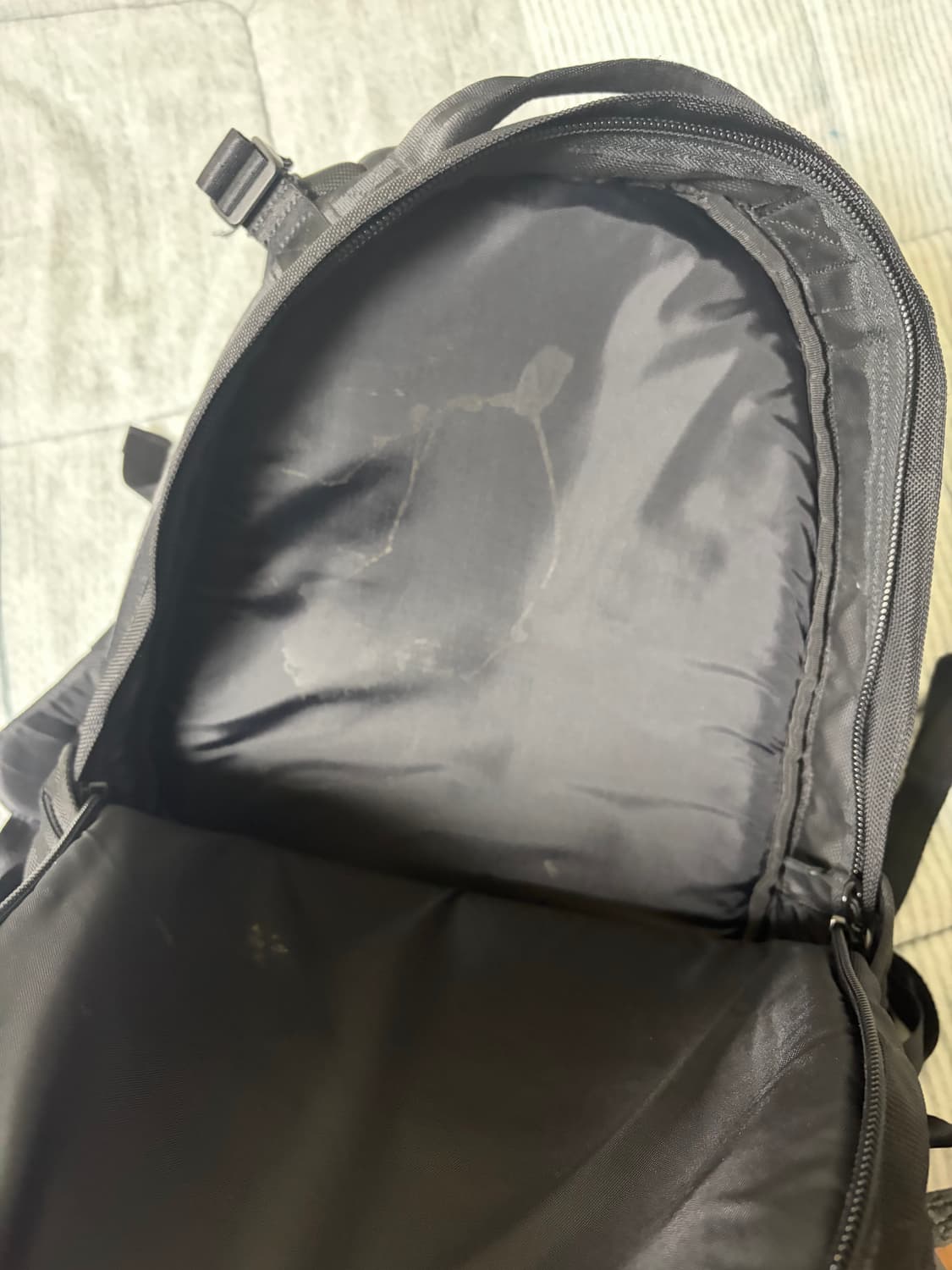 뉴에라 캐리어백팩 가방 상품이미지3