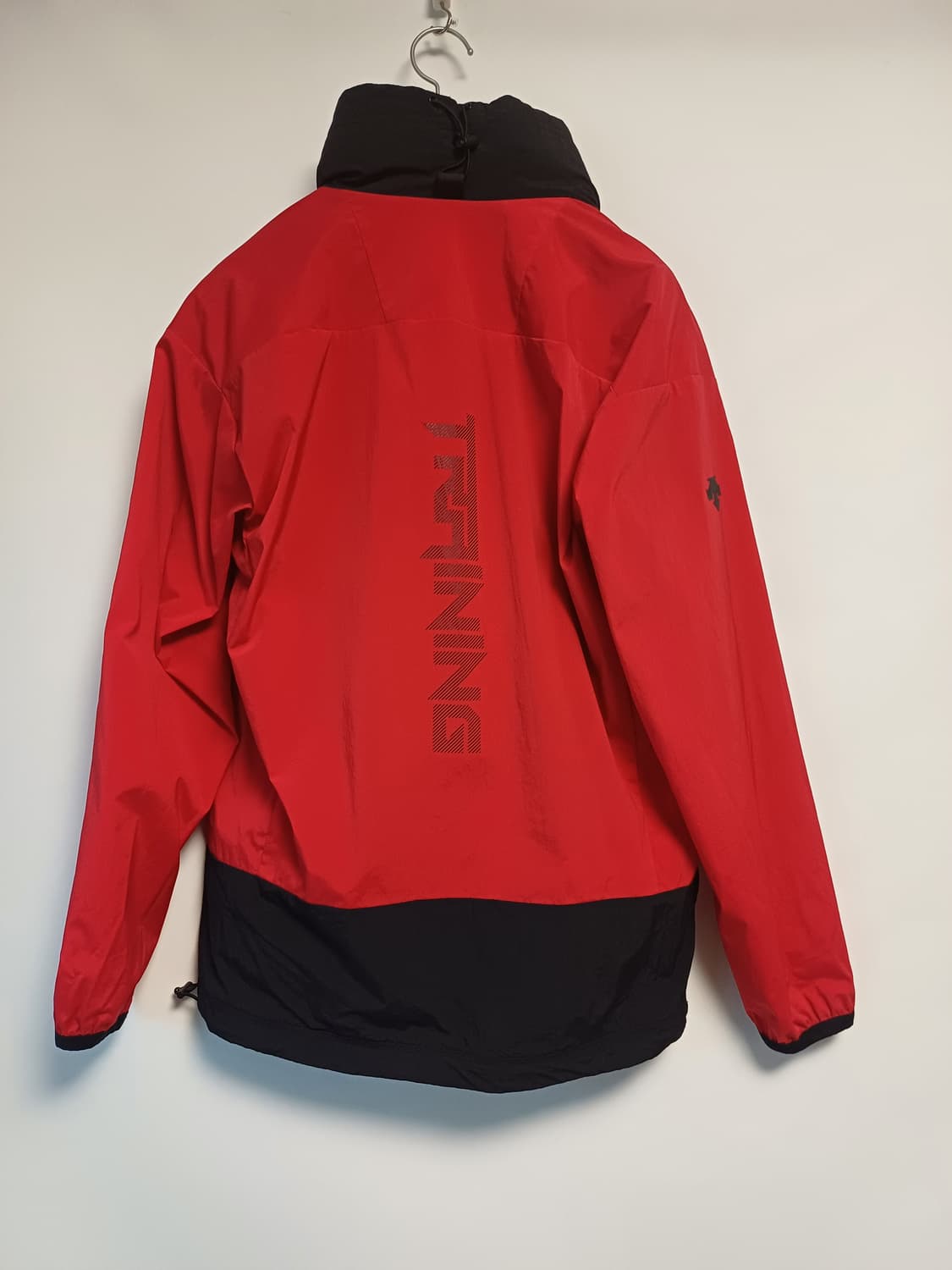 데상트 F-360 기능성 빅로고 바람막이 (정품/상태최상) 상품이미지2