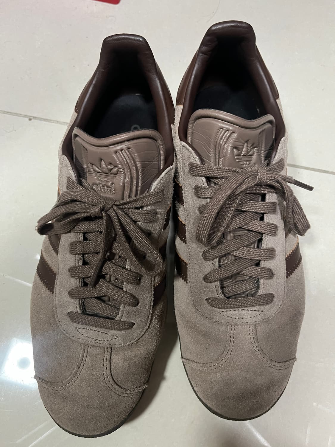 아디다스 가젤 어스 스트라타 브라운 검 275 사이즈 상품이미지1