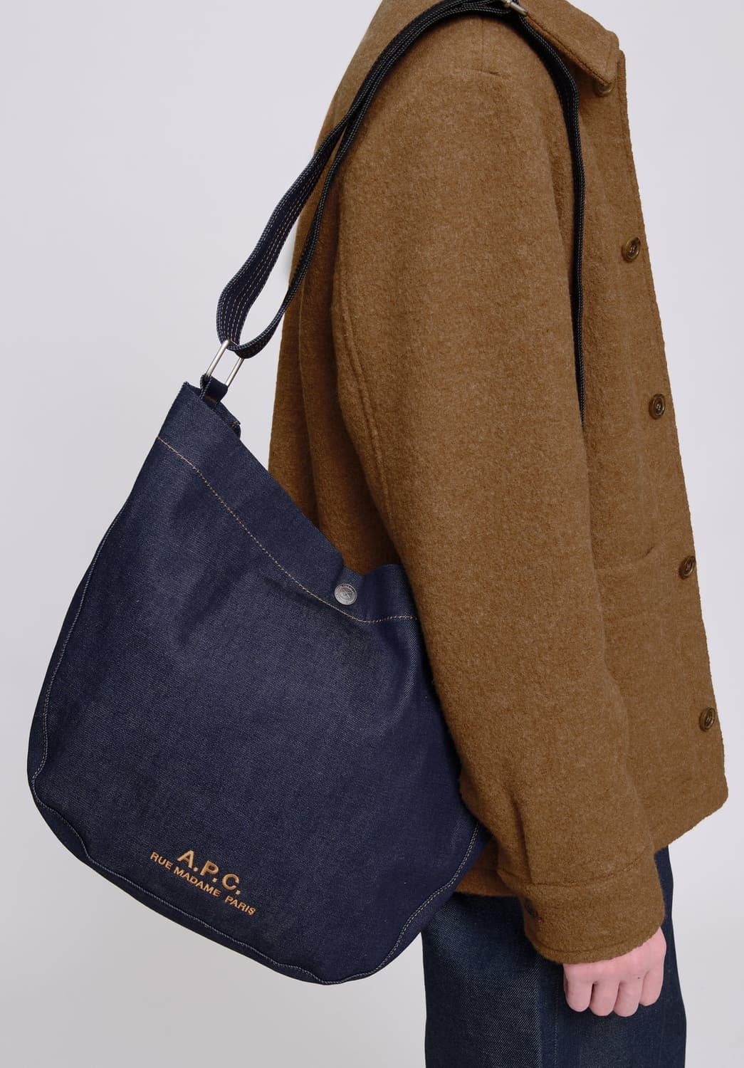 (새상품60%할인)APC 아페쎄 정품 남녀공용 저널 숄더백 블루진 상품이미지1