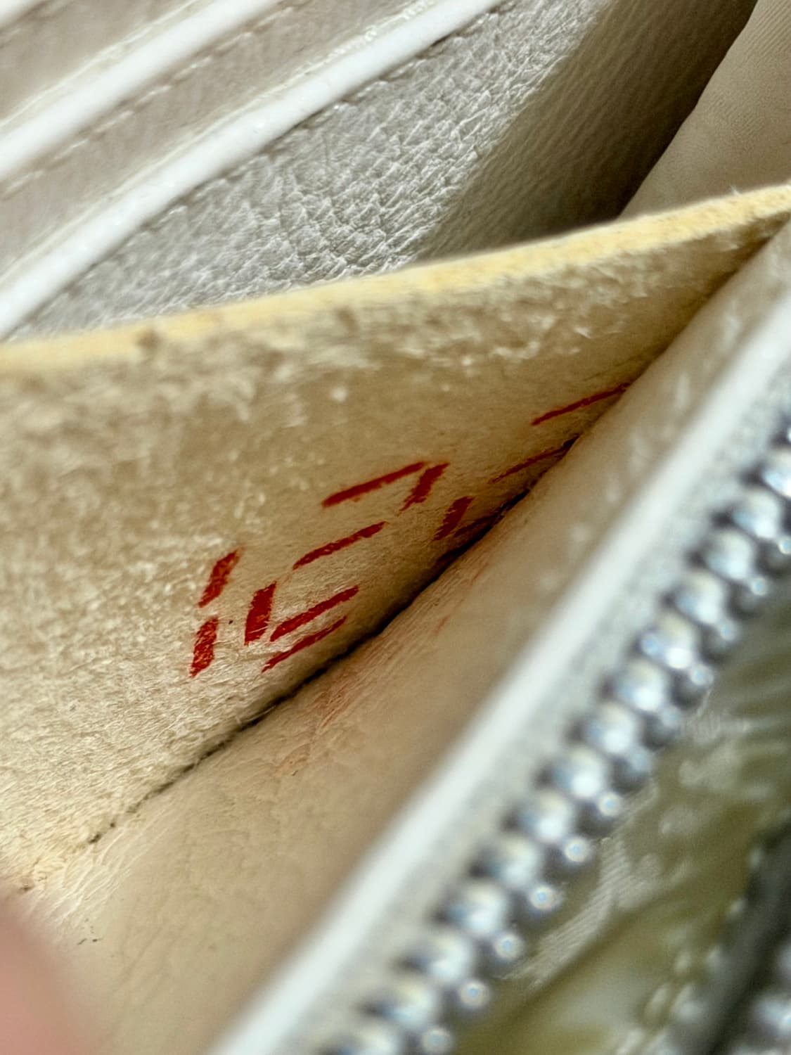 크롬하츠 VIC 멀티 레더패치 세메터리 장지갑 상품이미지7