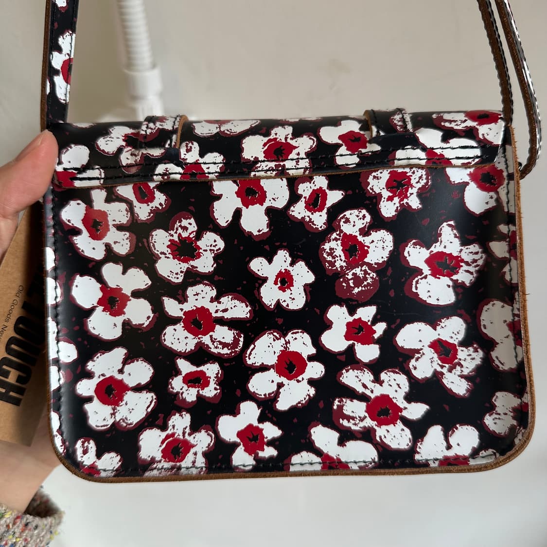 닥터마틴 플라워 프린팅 레더 사첼백 상품이미지5