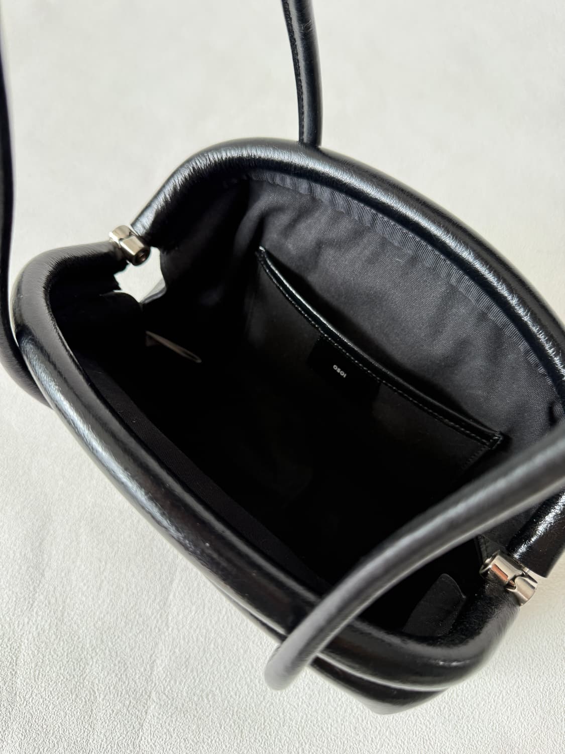 오소이(OSOI) 프레임 숄더백 블랙 상품이미지8