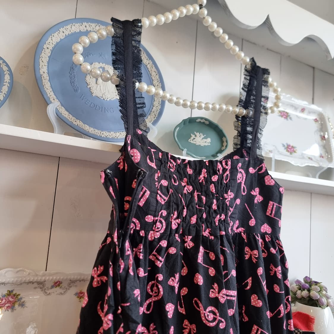 피스나우(PEACE NOW) 블랙 핑크 음표 스트랩 원피스 상품이미지6