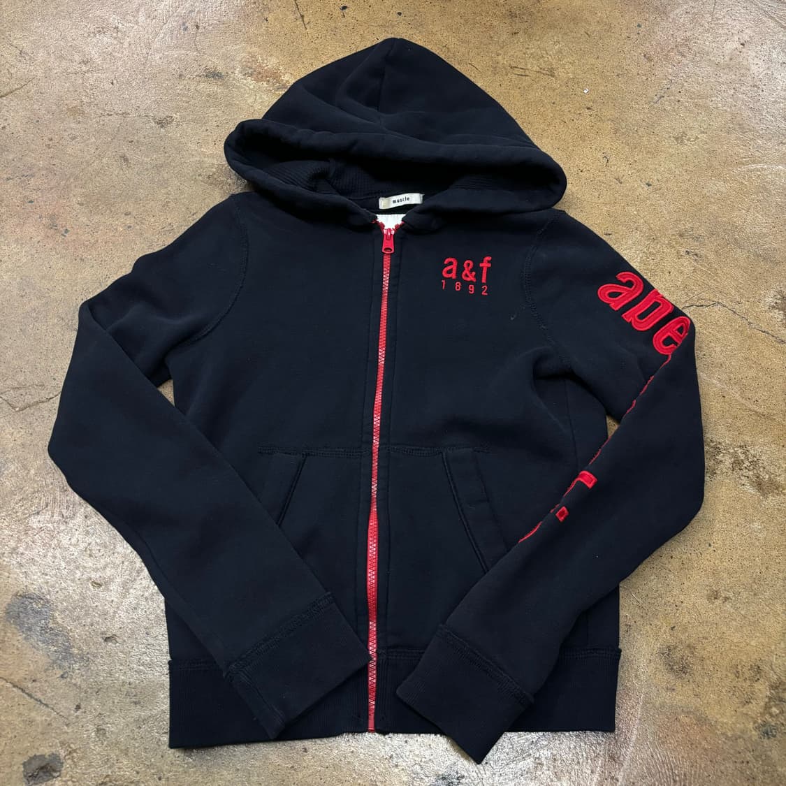 아베크롬비 키즈 검빨 블랙 딱붙 후드집업 상품이미지2