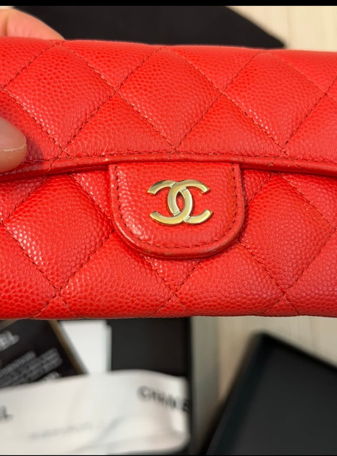 샤넬 클래식 카드지갑 캐비어 레드 금장 상품이미지8