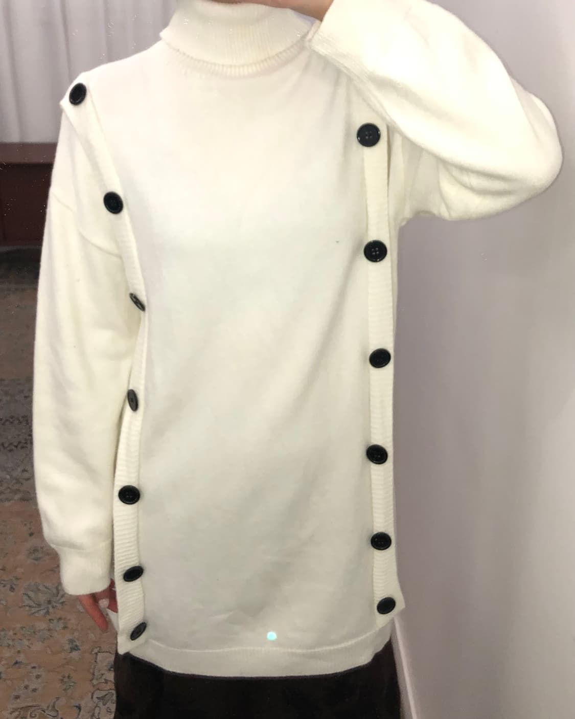 아이보리 버튼 하이넥 니트 상품이미지3