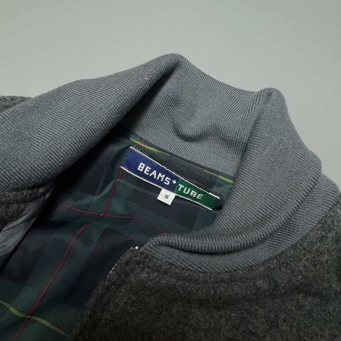 빔즈 플러스(BEAMS+) x TUBE 차콜 울 혼방 숄 카라 블루종 상품이미지3