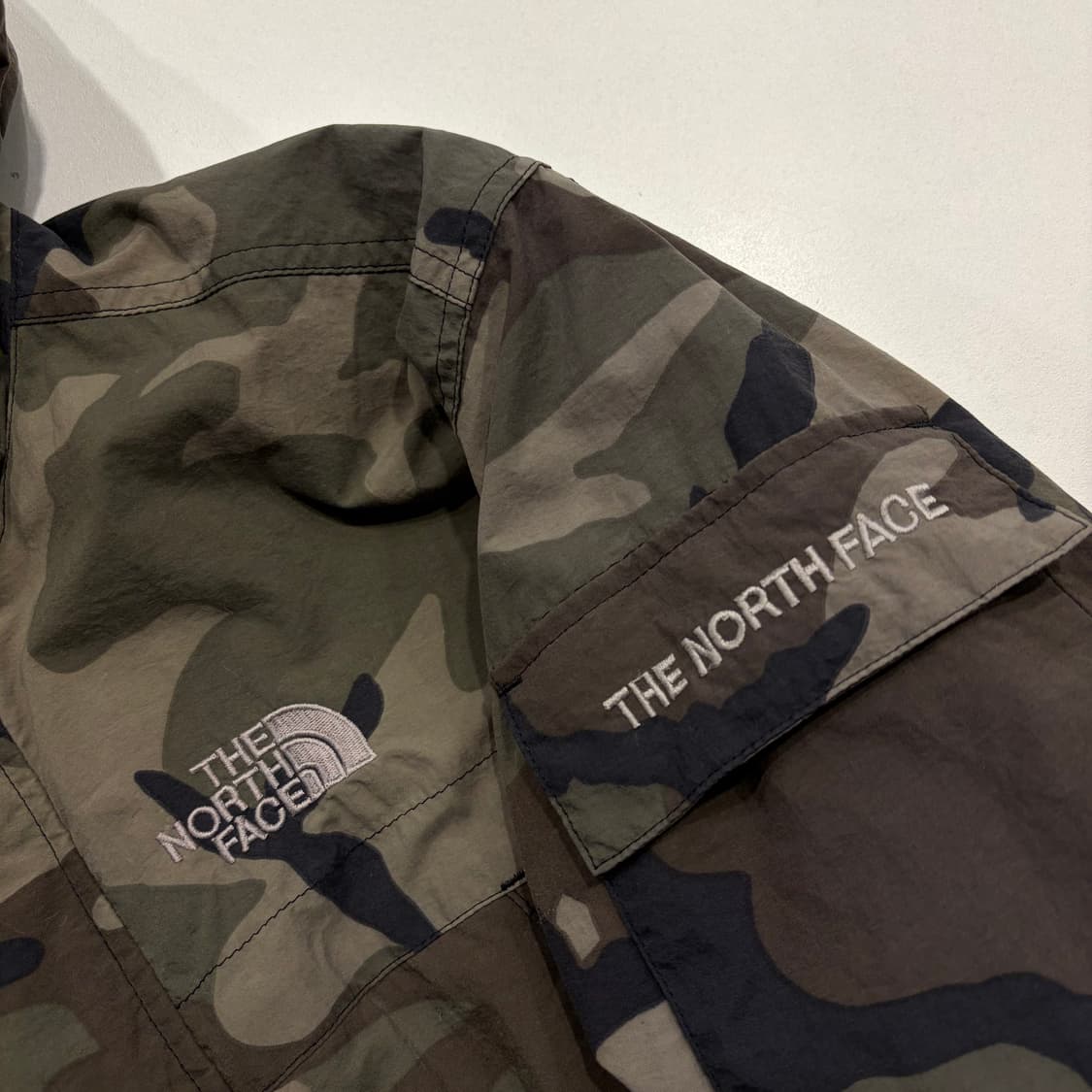 [90] 노스페이스 카모플라쥬 빈티지 바람막이 자켓 B670 상품이미지4