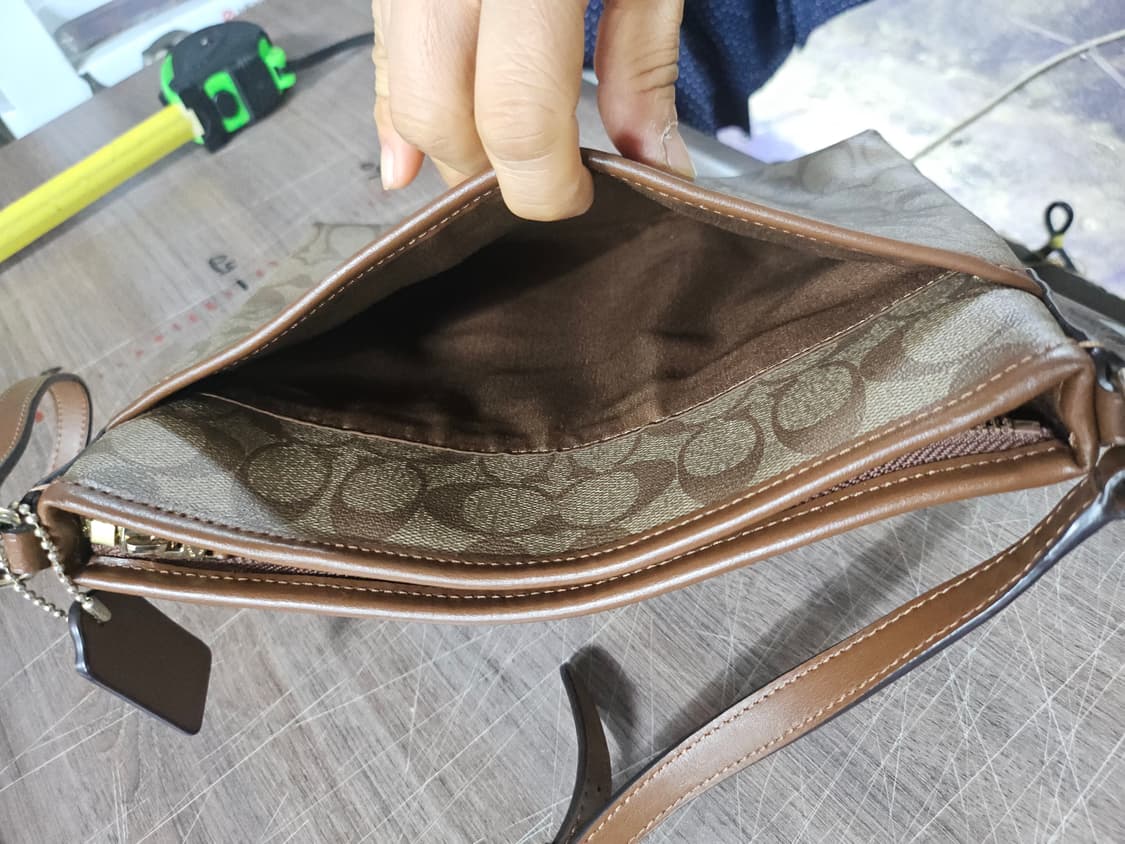 코치 시그니처 크로스백 상품이미지9