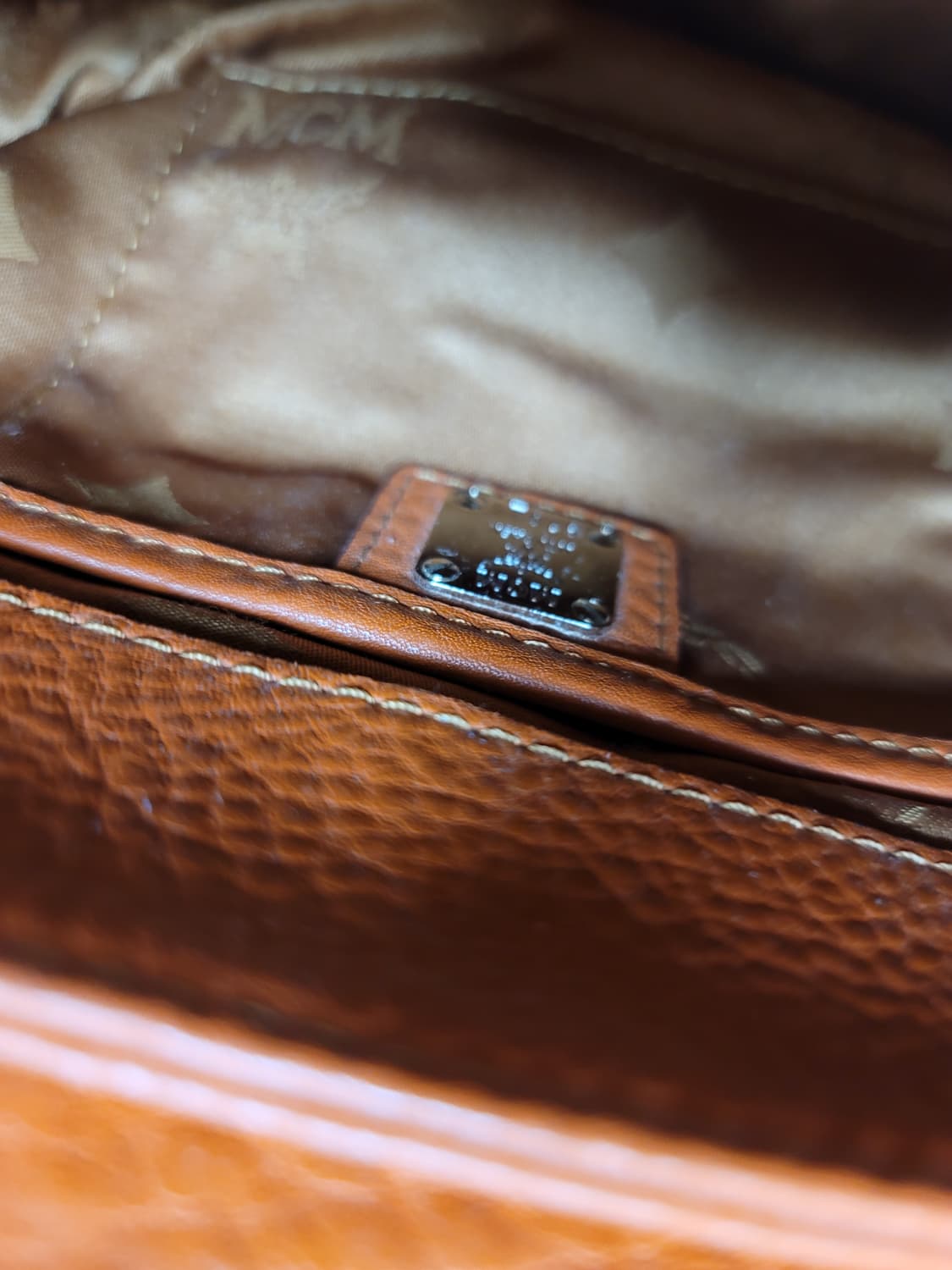 엠씨엠 MCM 미니 숄더백  상태극상

 상품이미지7