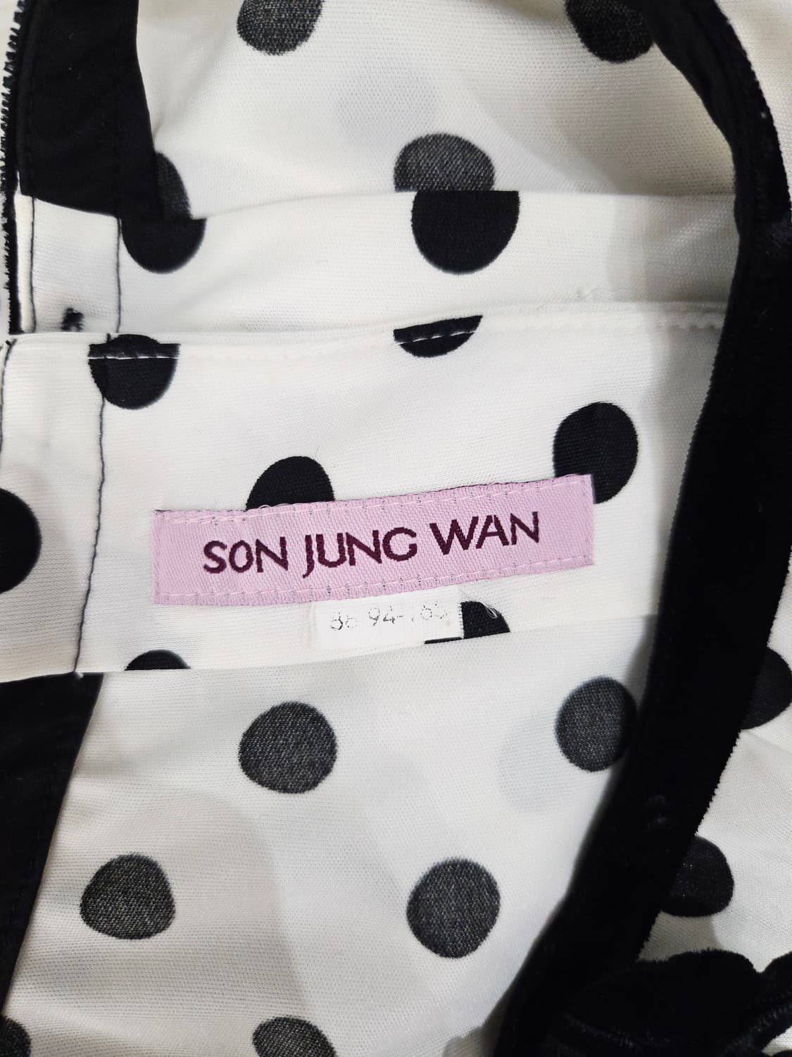 손정완(SON JUNG WAN) 도트 패턴 리본 넥 블라우스 상품이미지6