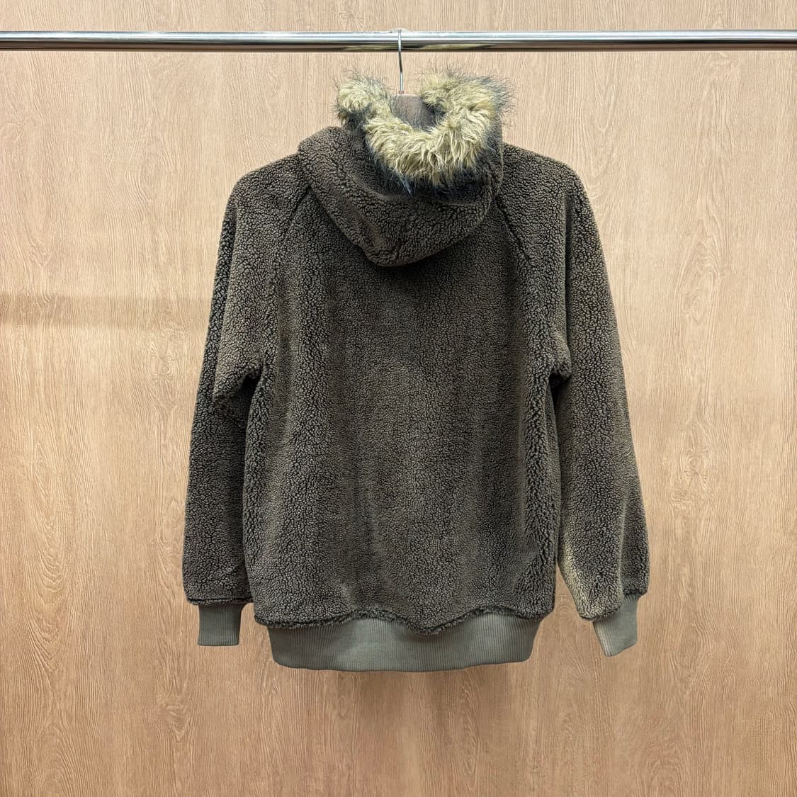 울리치 보아 플리스 후드 자켓 페이크 퍼 트리밍 소매 포켓 디테일 브라운 상품이미지3