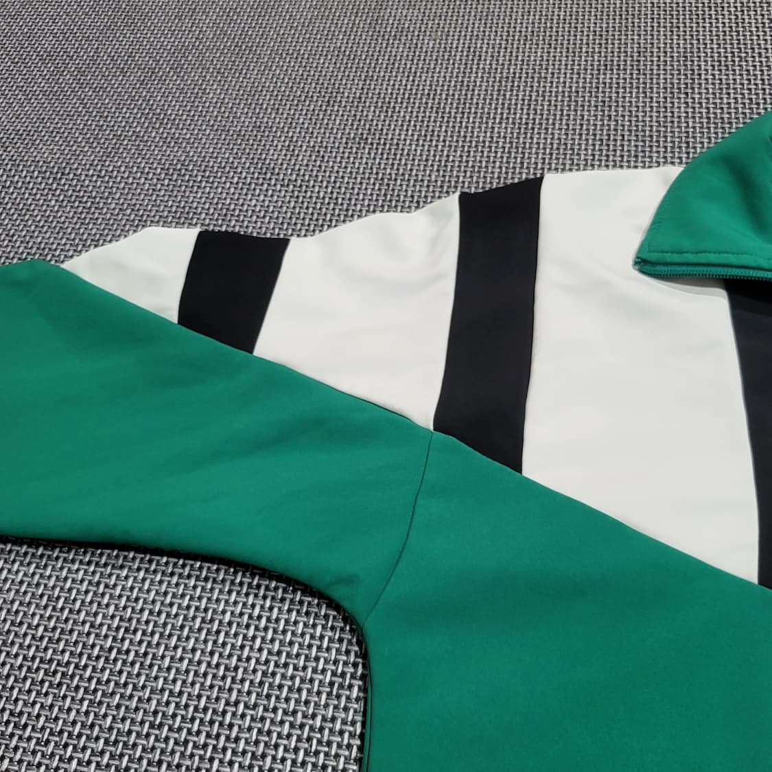 아디다스 이큅먼트 보스톤 트랙 자켓 (95) 상품이미지4