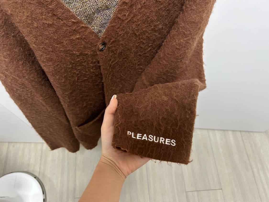 Pleasures 니트 겸 가디건 상품이미지3