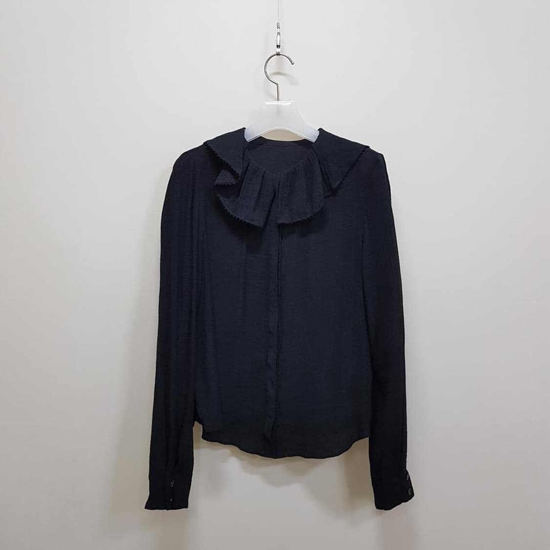 한섬 마인 23SS  러플 블랙 블라우스 76-90-155사이즈 상품이미지1