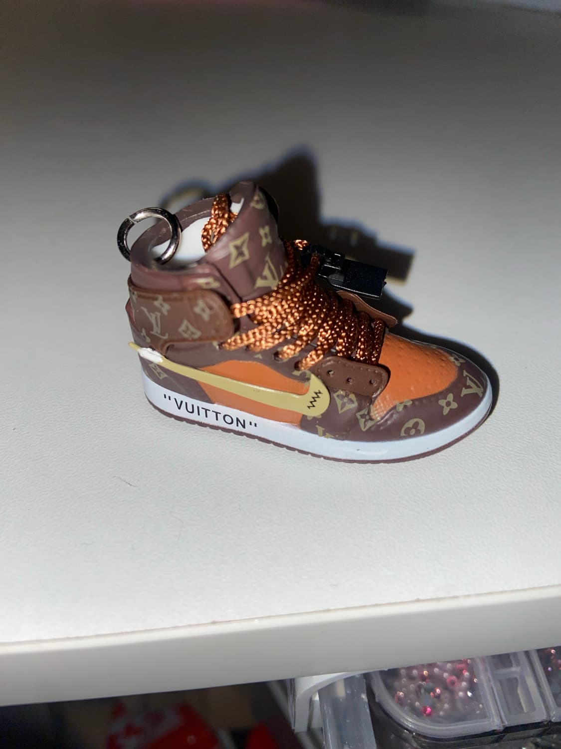 키링 루이비통 오프화이트 모노그램 미니어처 미니어쳐 슈즈 신발 키체인 상품이미지1