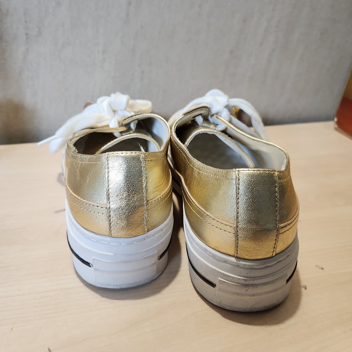 룩을 살리는 골드 무드👟 나무하나 PRIVEÉ 245 상품이미지3