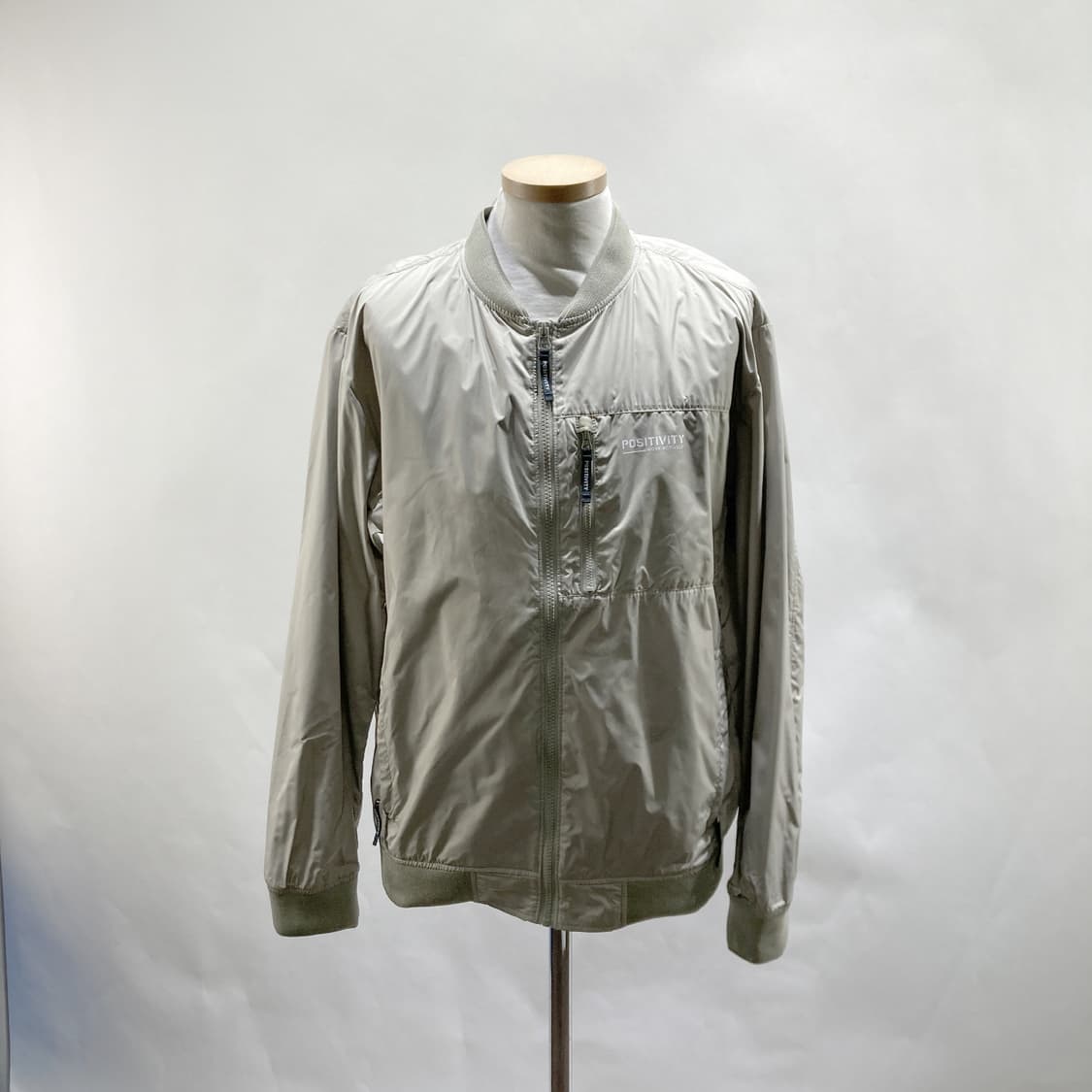 ESSENTIAL 헹텐 남성바람막이집업자켓 L 상품이미지1