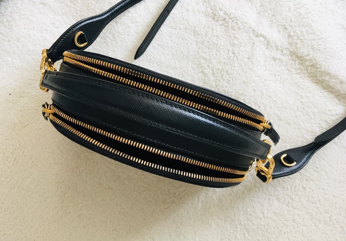 프라다 크로스백 블랙 사피아노 상품이미지5