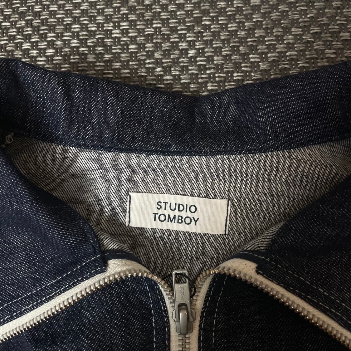 스튜디오톰보이 반집업 데님 맨투맨 상품이미지4