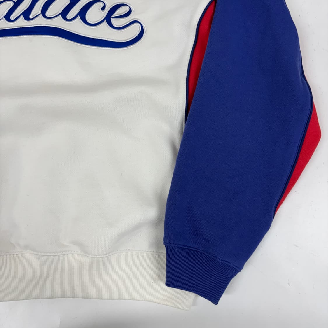 팔라스 24SS STAR SCRIPT CREW 맨투맨 상품이미지3