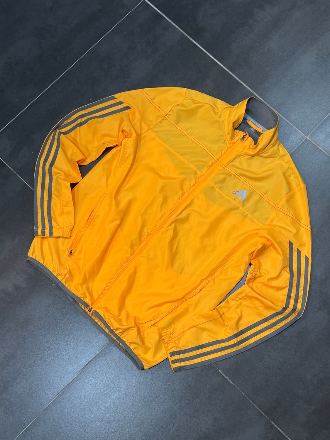 ADIDAS running 윈드브레이커 상품이미지1