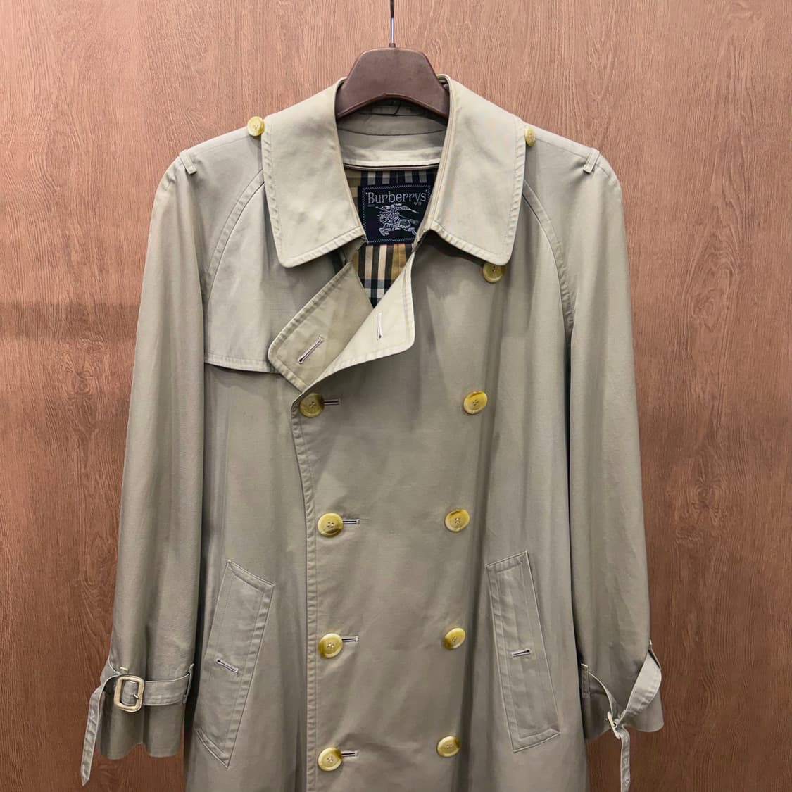 버버리 트렌치 코트 더블 버튼업 체크 안감 배색 디테일 레귤러핏 베이지 상품이미지4