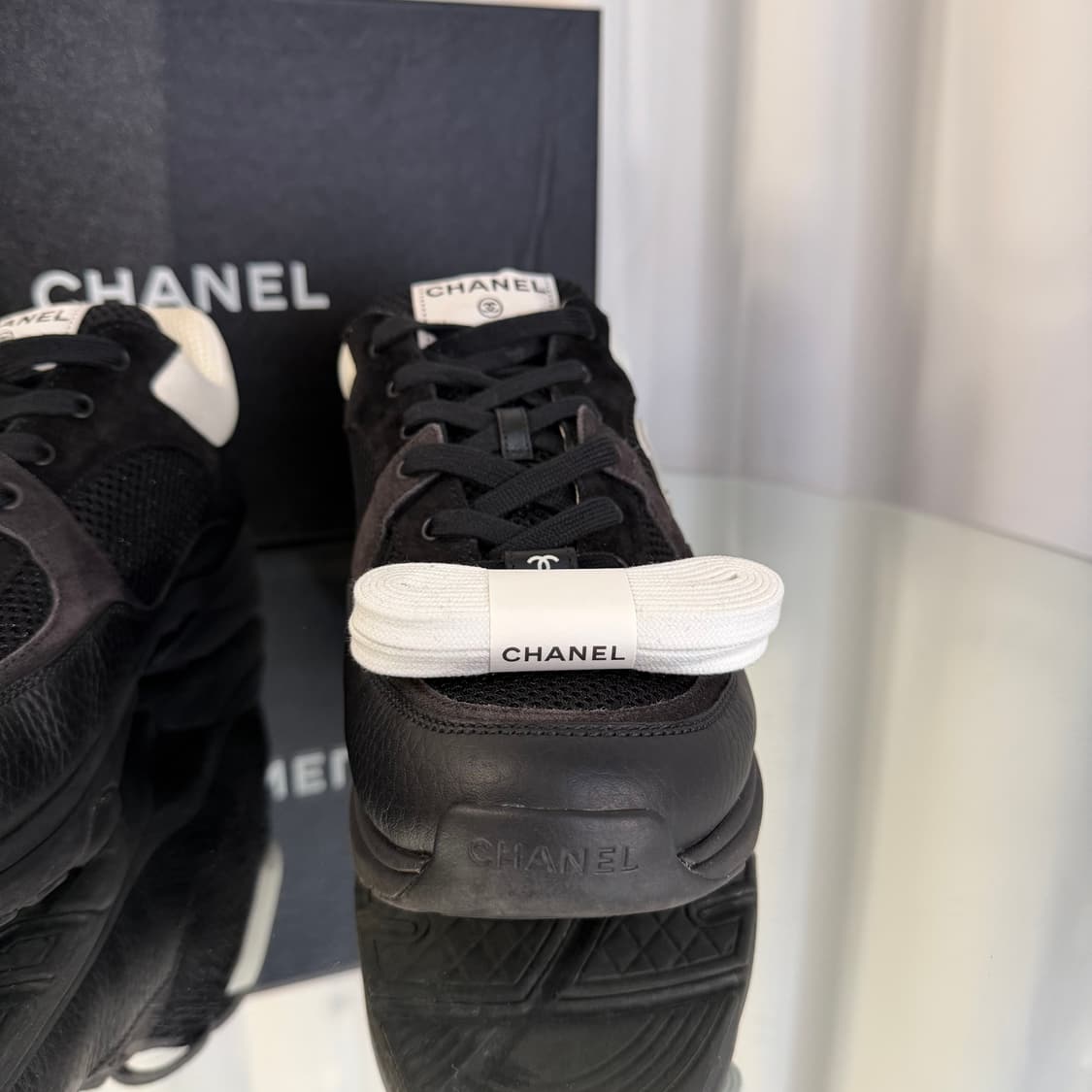 [ 43사이즈 ] 샤넬 메쉬 스웨이드 카프스킨 스니커즈 상품이미지6