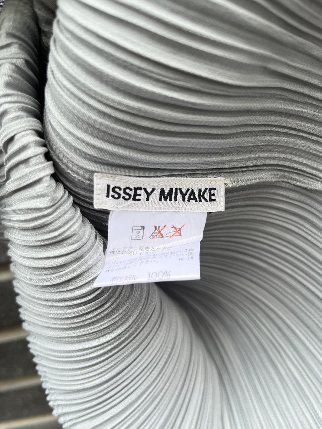 Issey Miyake 이세이미야케 하이넥 플리츠 탑 그레이 블루 상품이미지9