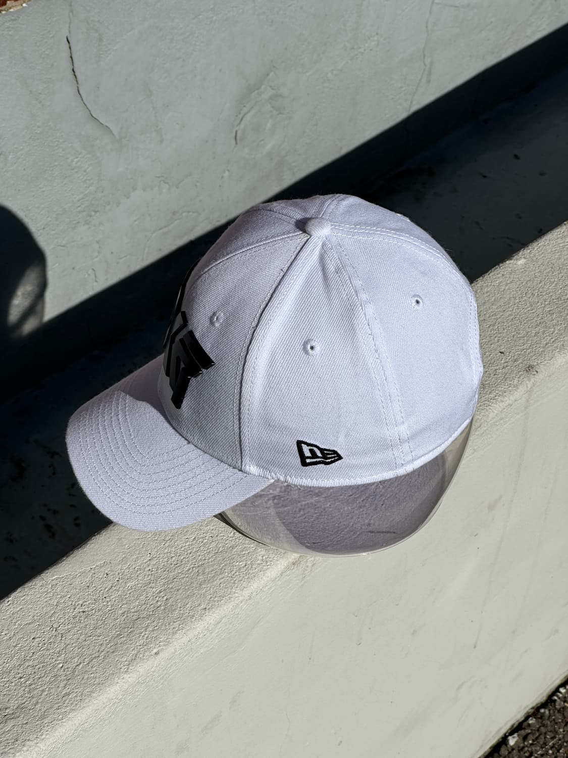 [F] PXG 골프 뉴에라 메탈로고 화이트 볼캡 모자 상품이미지3