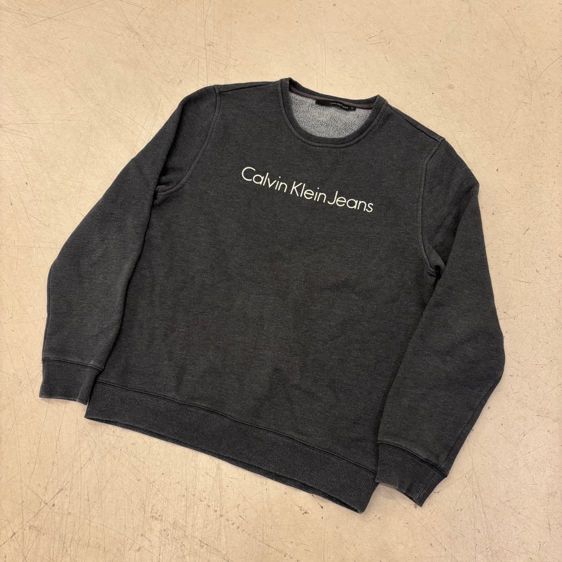 캘빈클라인진스 빅로고 맨투맨 상품이미지1