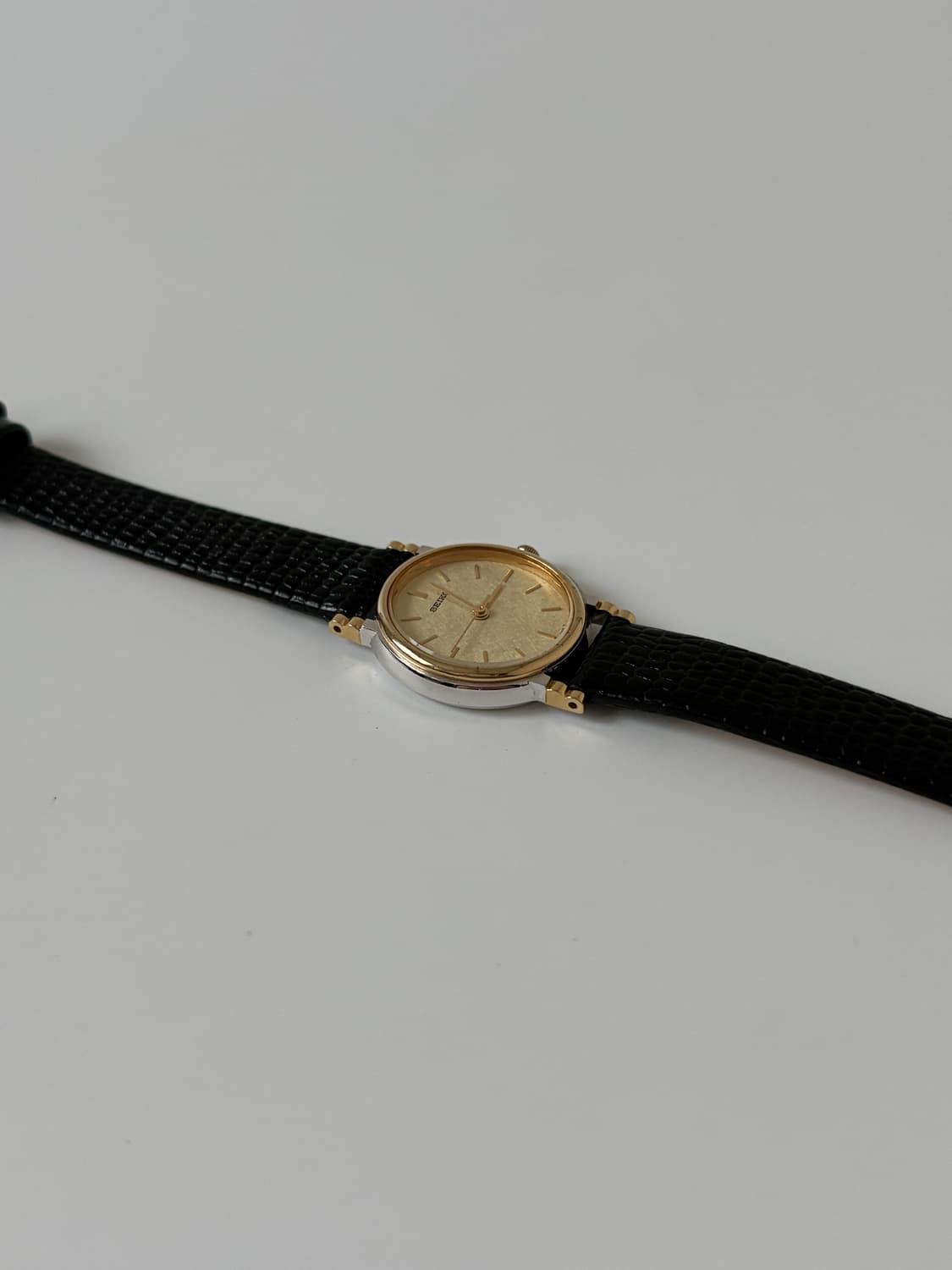 1980s Gold Bezel Oval Ladies Quartz 상품이미지6
