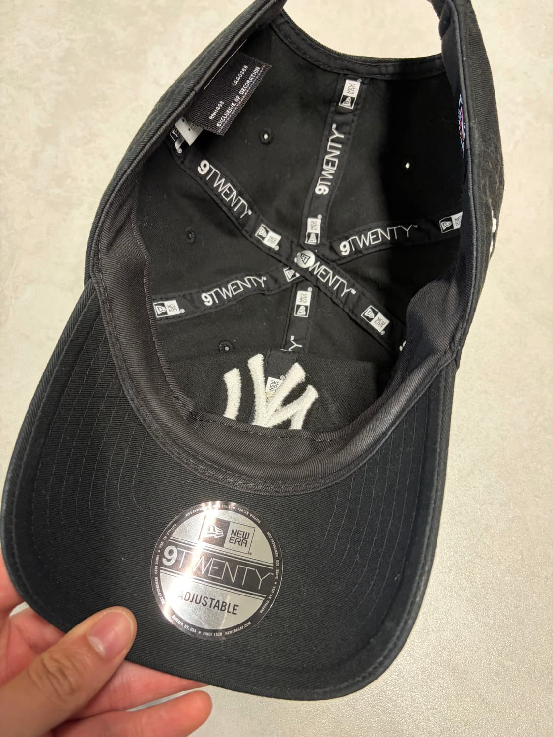 뉴에라 x MOMA 9twenty 볼캡 블랙 상품이미지3