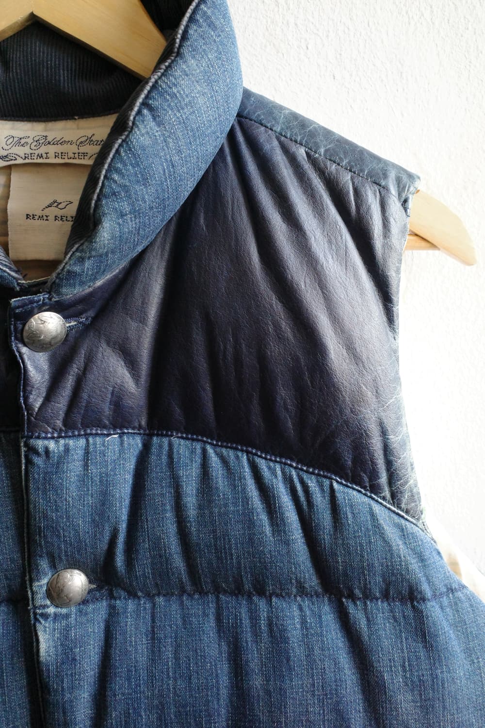 레미릴리프 x 빔즈 플러스 데님 베스트 상품이미지5