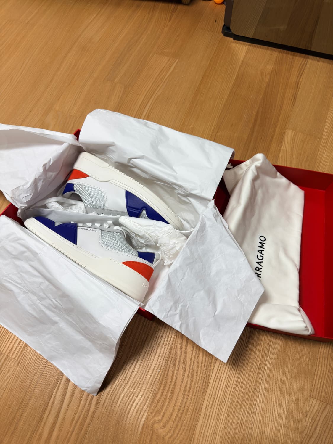 페라가모 데니스1 스니커즈8.5사이즈 풀박 새제품 상품이미지4