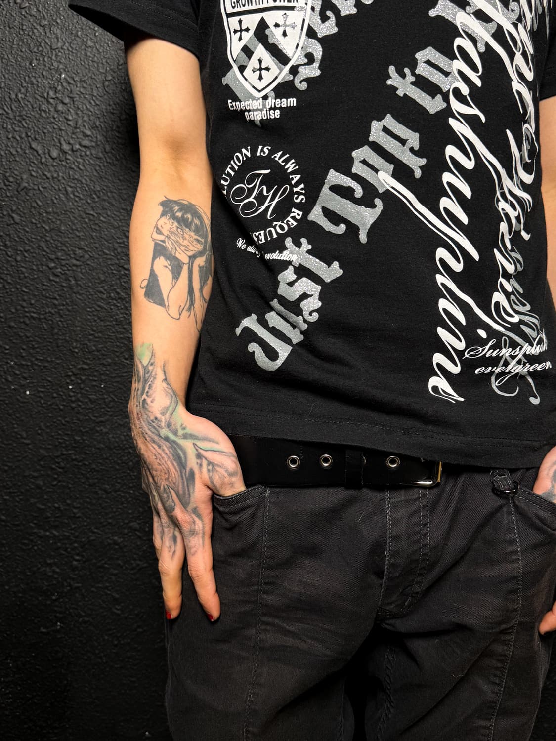 Gothic Graphic V-neck T-shirt 상품이미지8