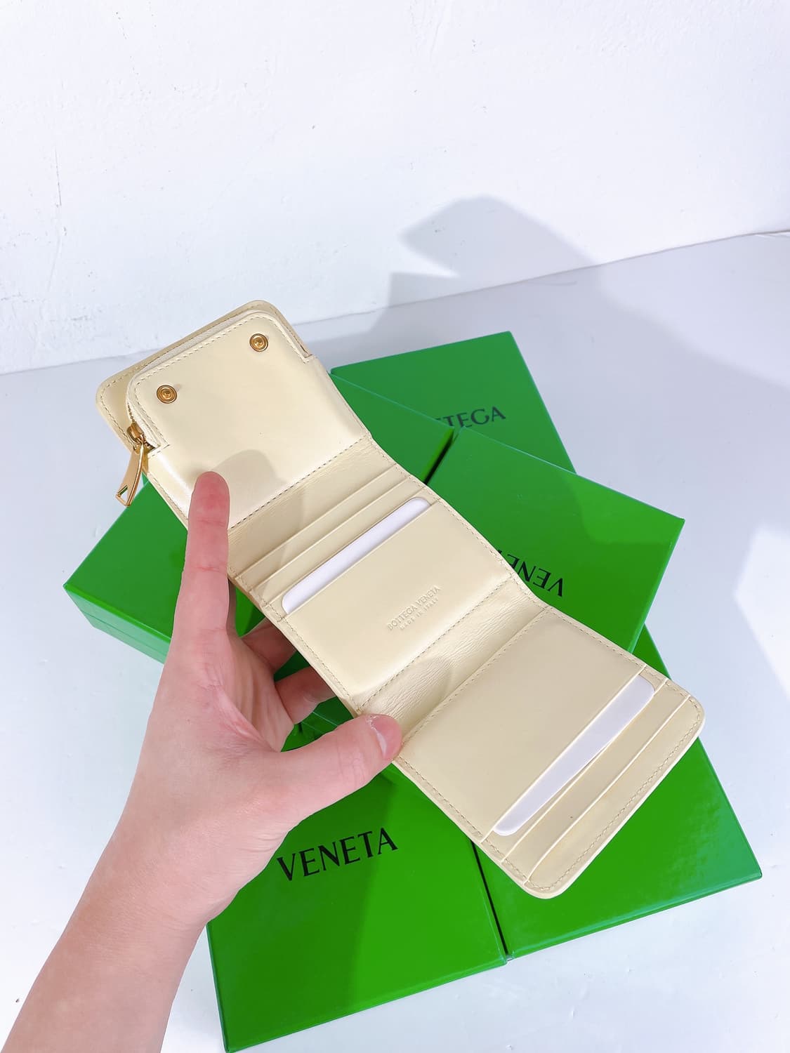 (정품/새상품) 보테가베네타 여성 인트레치아토 위빙 트라이폴드 지갑 상품이미지3