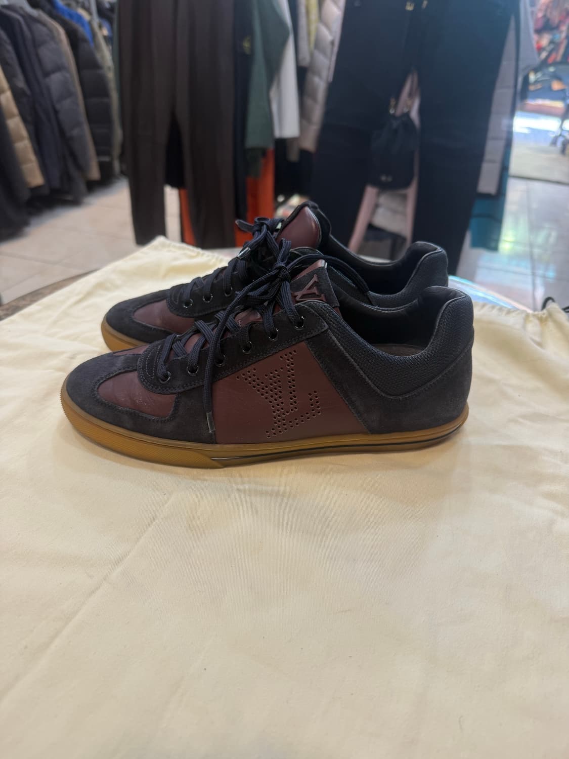 6/260 정품 루이비통 드림온 스니커즈 팝니다 상품이미지2