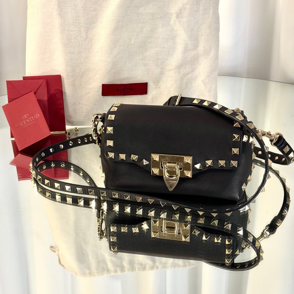 [풀구성] 발렌티노 락스터드 미니 크로스백 상품이미지1