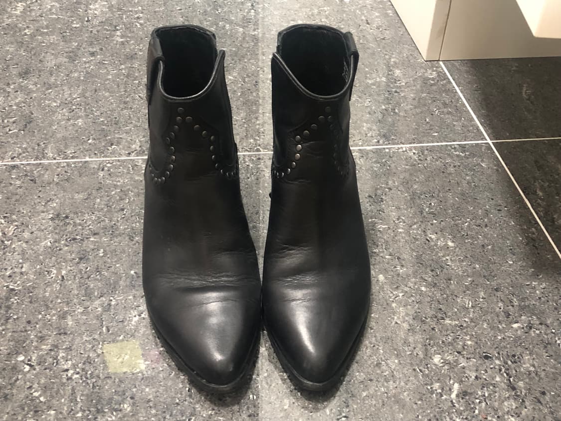 ASH 아쉬 블랙 스터드 앵클 부츠 상품이미지1