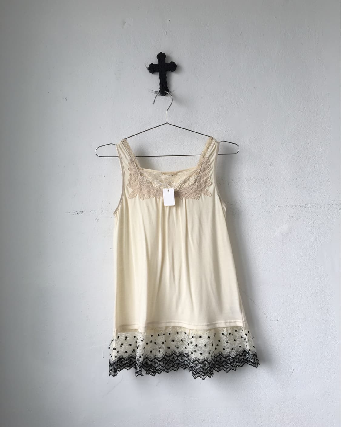 Axes femme lace trimming sleeveless 상품이미지2
