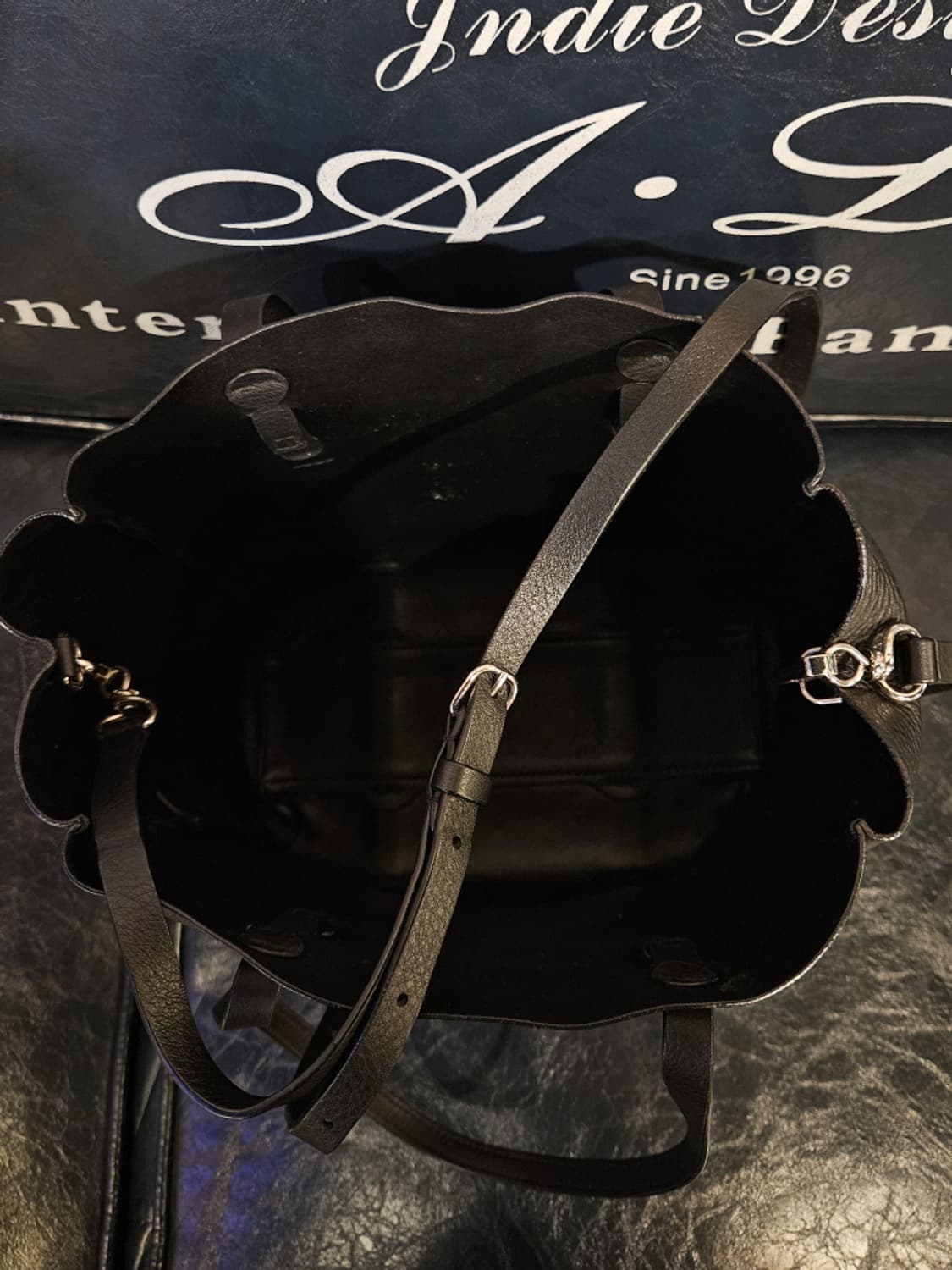 발렌시아가 블랙 에브리데이 토트백 ( 24X26X11 ) / 10029 상품이미지10