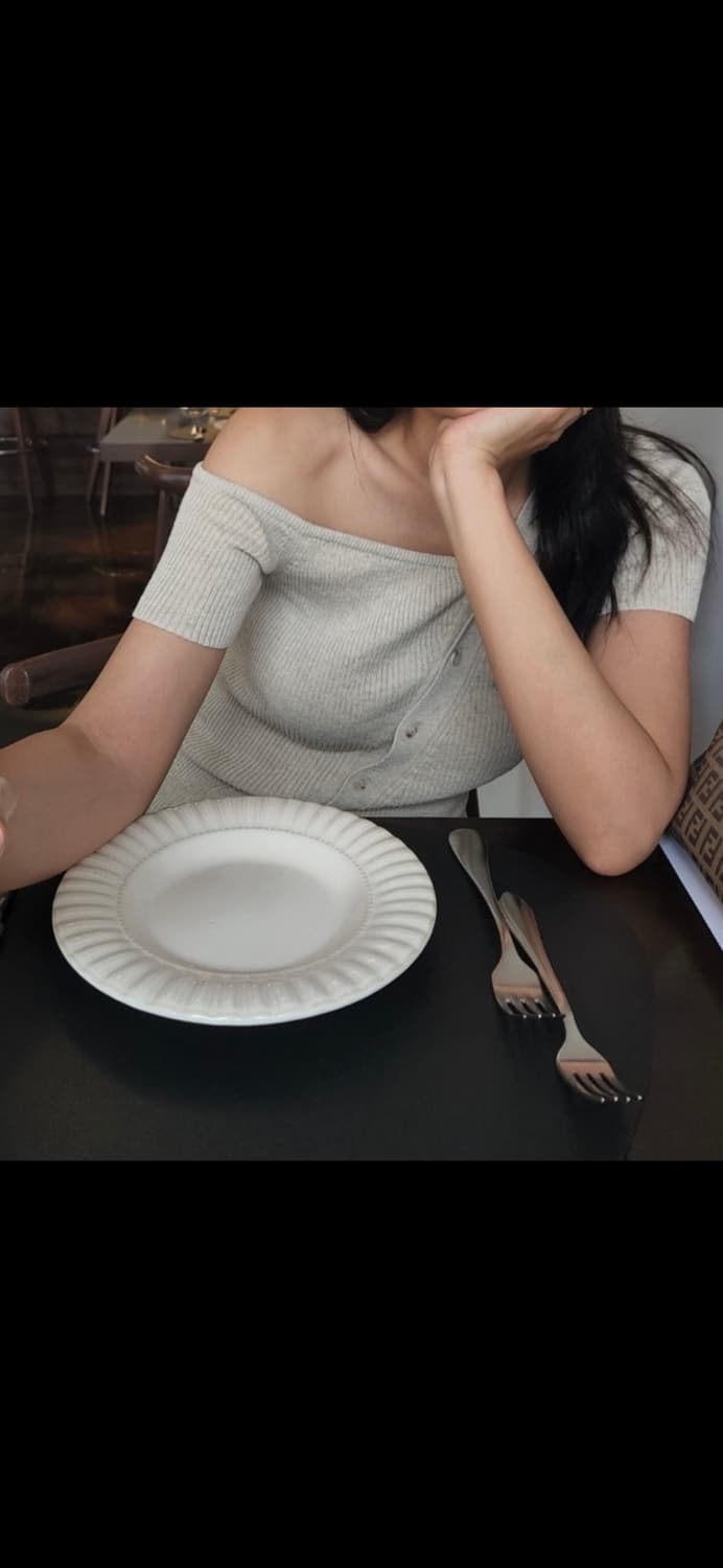 다이애그널 오픈숄더티셔츠 니트티셔츠 상품이미지2