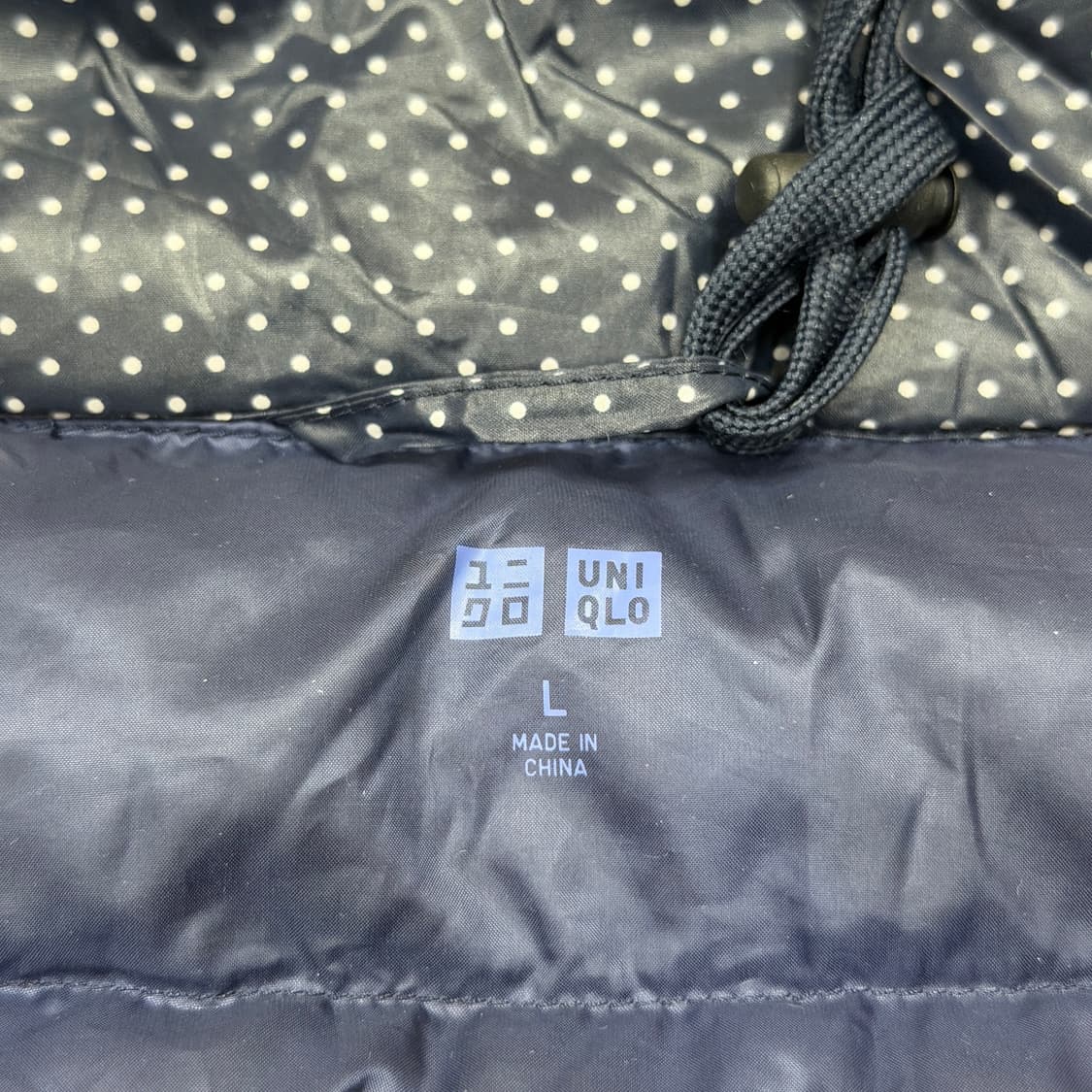 유니클로 여성 도트 땡땡이 울트라 라이트 다운 경량패딩 자켓 네이비 L 상품이미지4